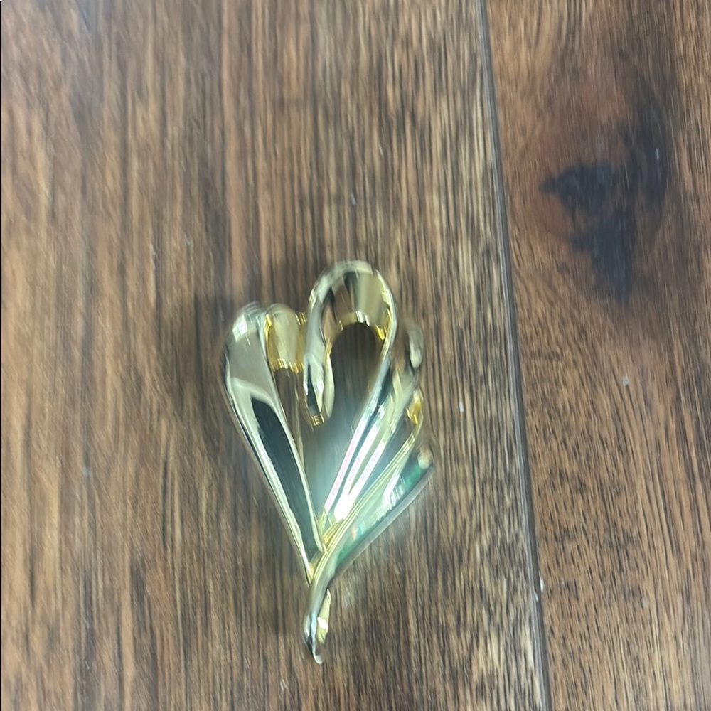 Elegant Gold Heart Brooch